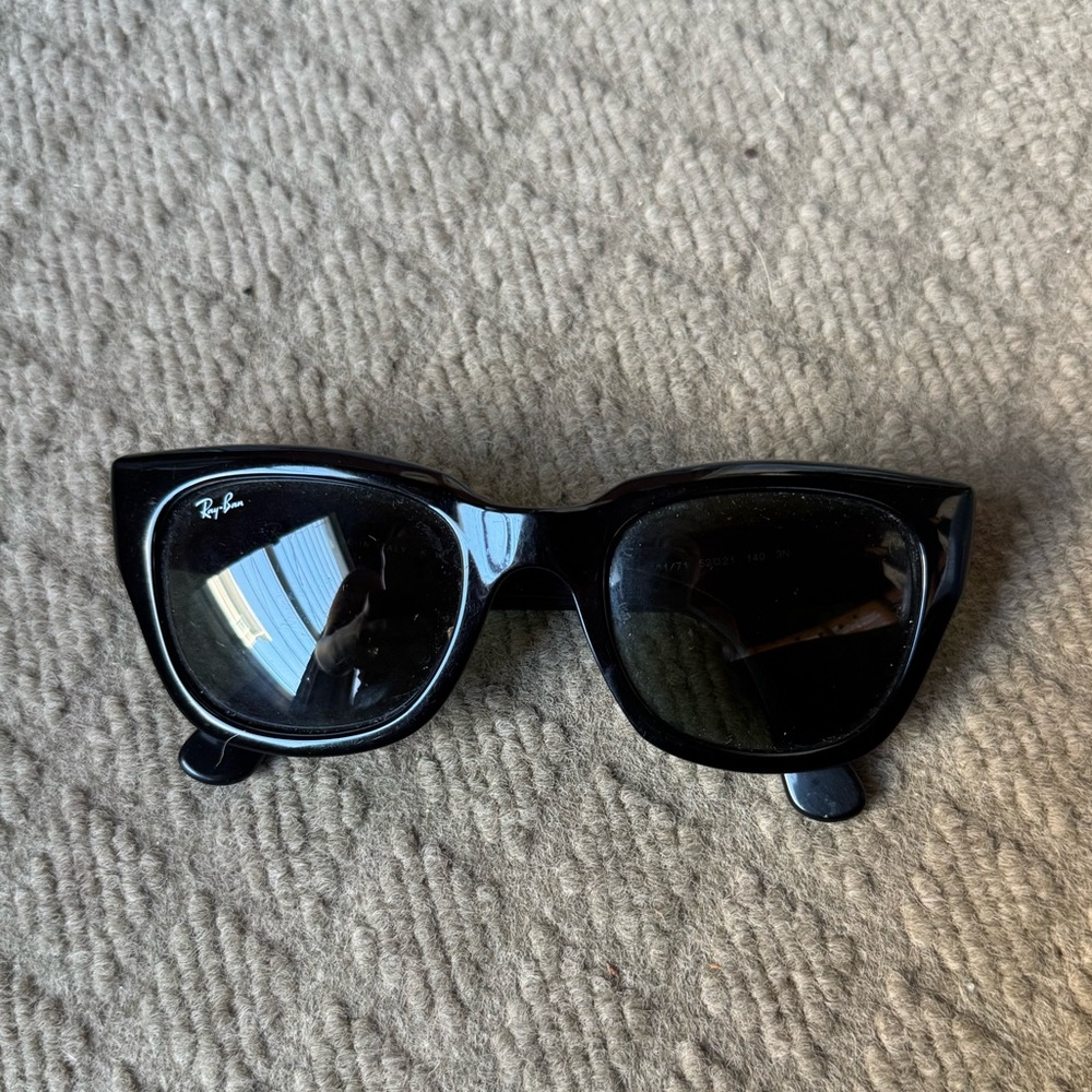 Ray-Ban Glossy Black Cat Eye Sunglasses